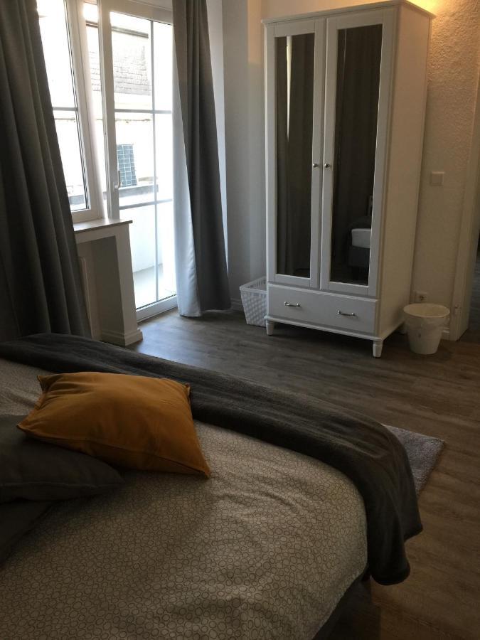 - 20 Km Dus Airport/messe Krefeld
