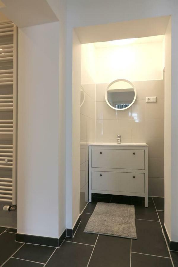 - 20 Km Dus Airport/messe Apartment *